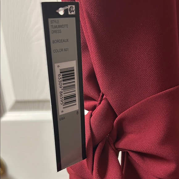 NWT Tahari Burgundy Sleeveless Dress Size 8 - Picture 5 of 7